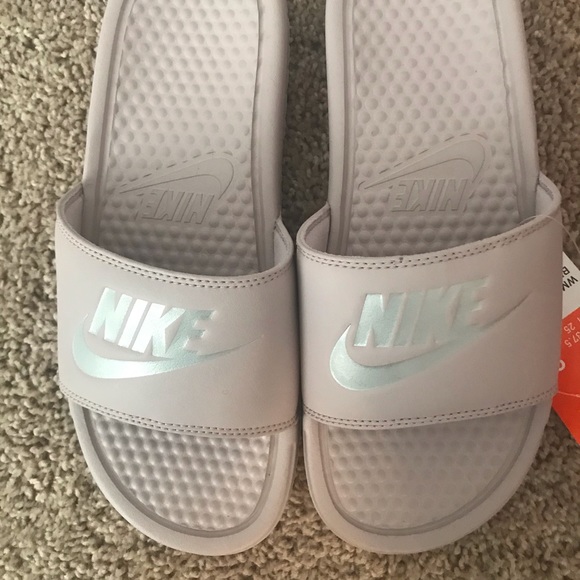 Pink Nike Slides NWT Sz 8 - Picture 2 of 3